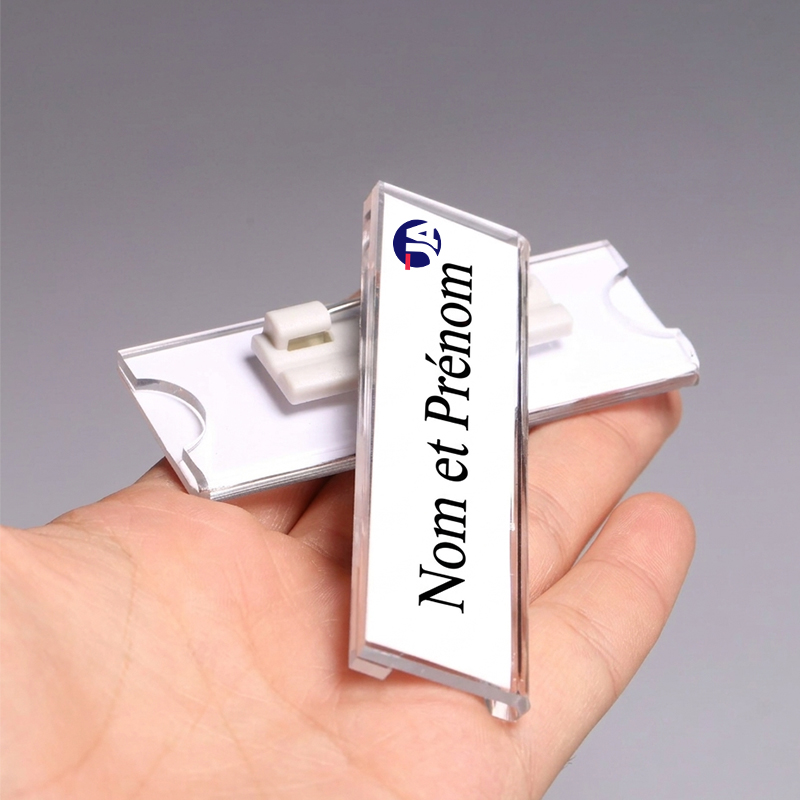 Badge porte nom avec épingle 7x3cm
